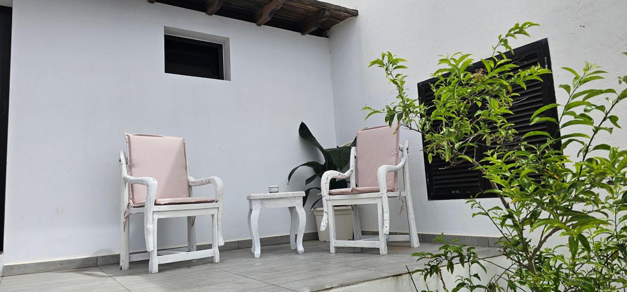 Alunita & Pirita, Habitacion Con Jardin, Terraza Y Wifi En Zona Tranquila Y Centrica Nazaret Exterior photo